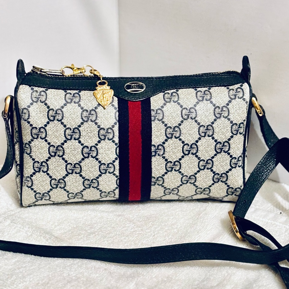 Gucci Crossbody Bag - Picture 4 of 16